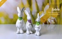 Skulptur Hase "Gabrio" mit Halstuch H 18 cm