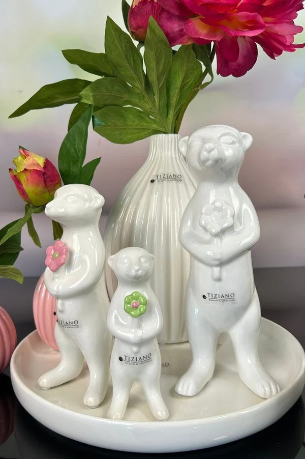 Skulptur Erdmännchen "Oskar" Blume weiss